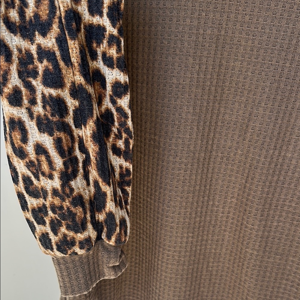Brown Ribbed Blouse with Leopard Print Sleeves - Picture 9 of 10